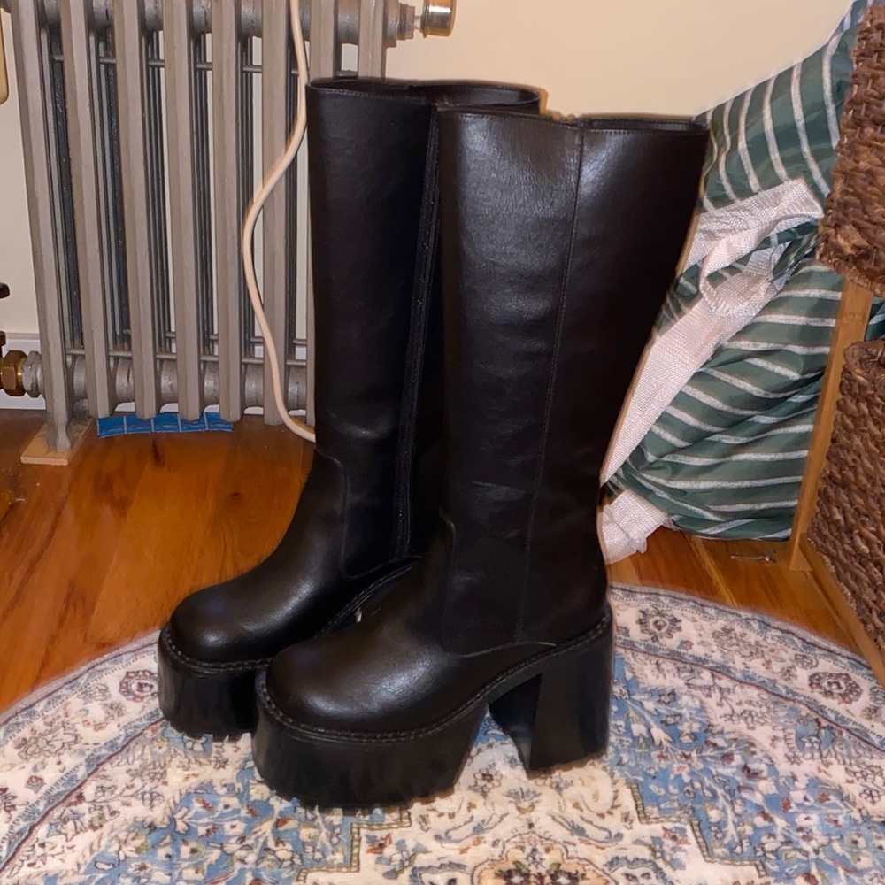 bLACK BOOTS DELIAS🫶